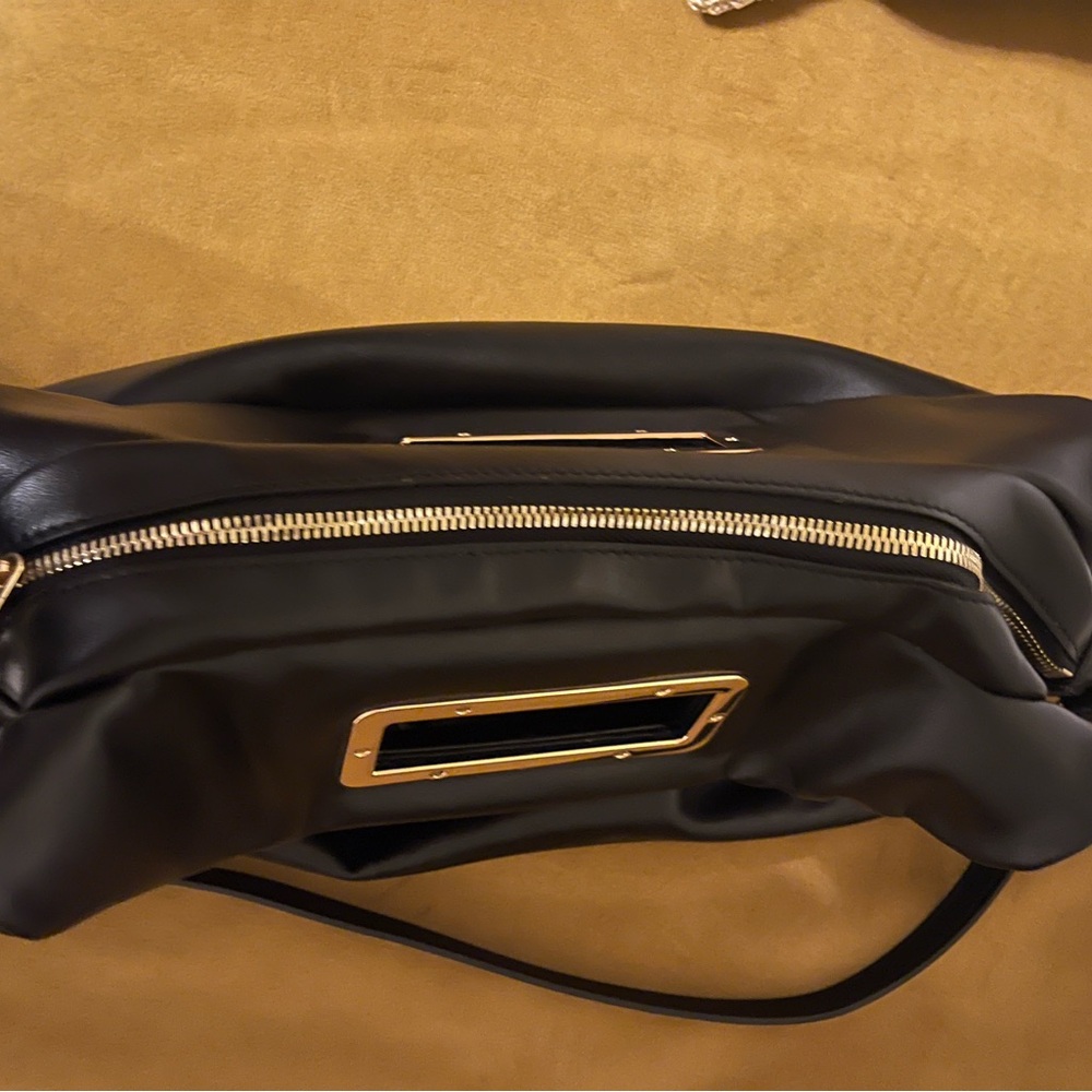 Chic Black Leather Shoulder Bag - Picture 5 of 8